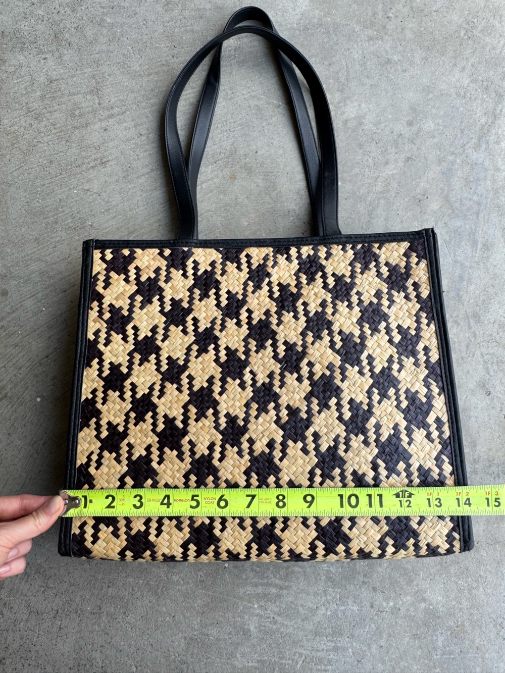 Woven Houndstooth Tote Bag in Black and Natural Raffia - Picture 12 of 16